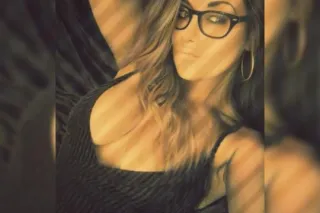 MISS SEXY BLUE EYED FOX - 34 - Image 4