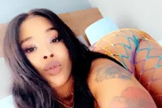 BUNZ. IN TOWN COUPLE DAYS ONLY😘NO TEXT APPS! FACETIME/Google meet required ! UPSCALE PRIVATE RES 🏡 - Image 1