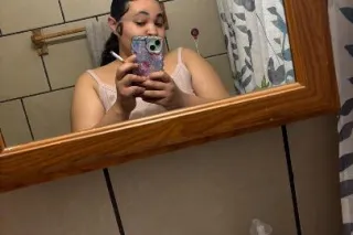 Young female looking for lust not love - Image 5