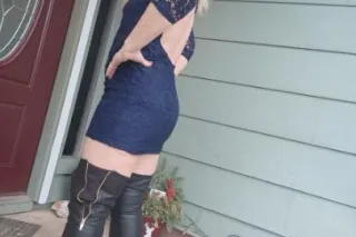 sexy bubble butt blonde - 53 - Image 2