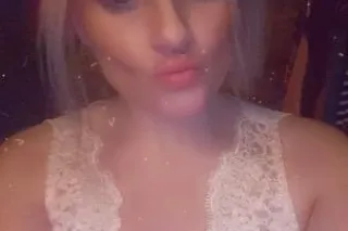 • • **wEeKeNd SpEcIaLs❕**• • 💋... - Image 2