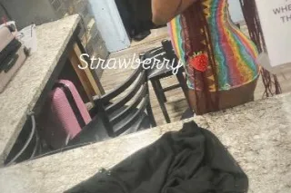 COME SEE HOW A SCRAWBERRY PUSS... - Image 1