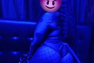 tryna Melt this chocolate all over these wrkn Men 💦☔ - Image 2