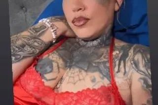 Queen - 35 - Image 1