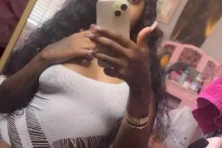 NEW HERE !😻🥰Hey Guys Im Taylor... - Image 3