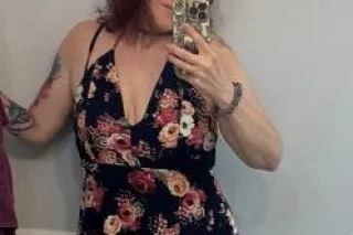 Bored and horny MILF lets have... - Image 2