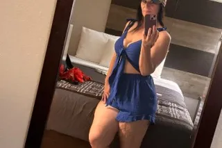 Sexy MILF Ready to Play. Hosti... - Image 2