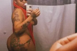 tight wet young kat when u pull out sound like champange popping 😅🫶🏽 - Image 5