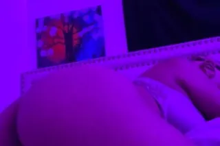 real pretty lil thangg w some ... - Image 1