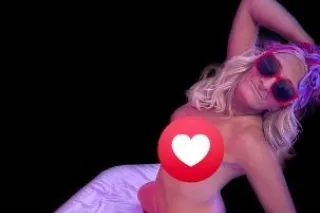 nikki here in Dundalk ready to... - Image 2