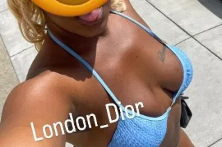 📲📲🌴Tropical Ebony Beach Doll🌴Q... - Image 1