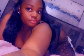 💦PAINT MY FACE 😘 LESBIAN COUPL... - Image 1