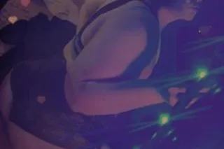 Looking for mature generous ge... - Image 4