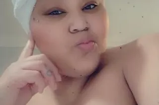 Bilingual BBW QUEEN 👑💦 - Image 7