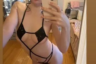 Petite White & Latina Girl rea... - Image 1