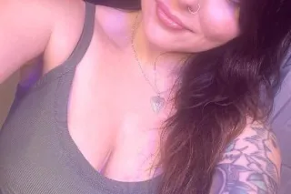 6 Months Pregnant & Tempting, ... - Image 1