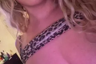 SEXY BLONDE CONTENT TWO GIRLS ... - Image 4