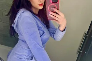 Visiting RedHead Beauty - Image 10