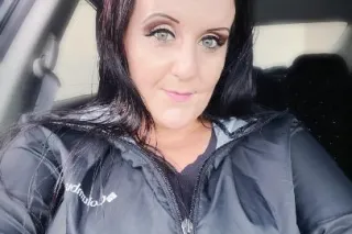 sexy brunette at your service ... - Image 1