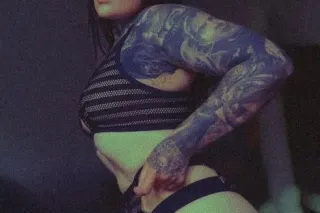 OUTCALL your favorite snow bun... - Image 2