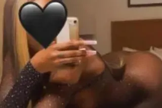 ᏟUTIE ᏔITH Ꭺ ᏴIG ᏴOOTγ ! 100% ... - Image 1