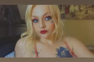 Sexy Snowbunny In Town - Image 2