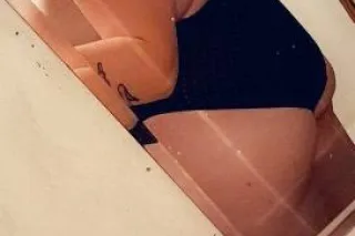 Sexy Snowbunny In Town - Image 3