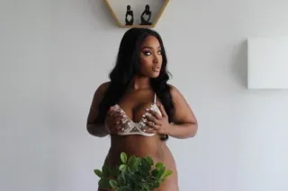 Elite Companion – Discreet, El... - Image 3