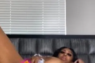 pretty white toes. Titties 😻& ... - Image 2