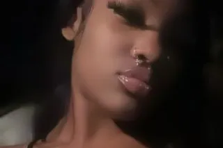 4'11 peite smell good n ready ... - Image 3