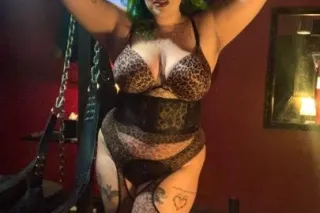 BDSM - 6 FT 2 DOMINATRIX - Image 7