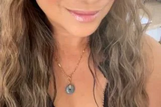 Sexy womens looking to meet ge... - Image 1