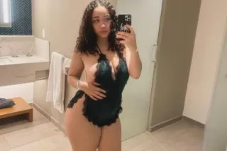 SEXY & HOT - 25 - Image 3