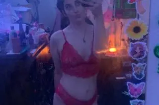 come say hi babe dont be shy 😘... - Image 1