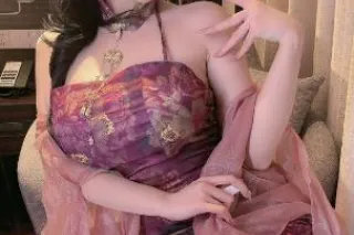 new girl🟧🟨🟥🟪100% friendly, 100... - Image 2