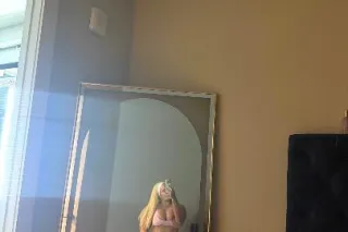 2 slim thick white girls 3sum ... - Image 1